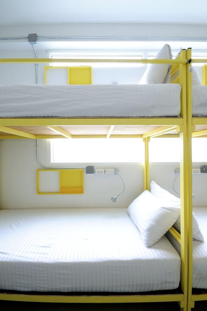 Jellybean Ezy Hostel Sathorn Bangkok Exterior foto