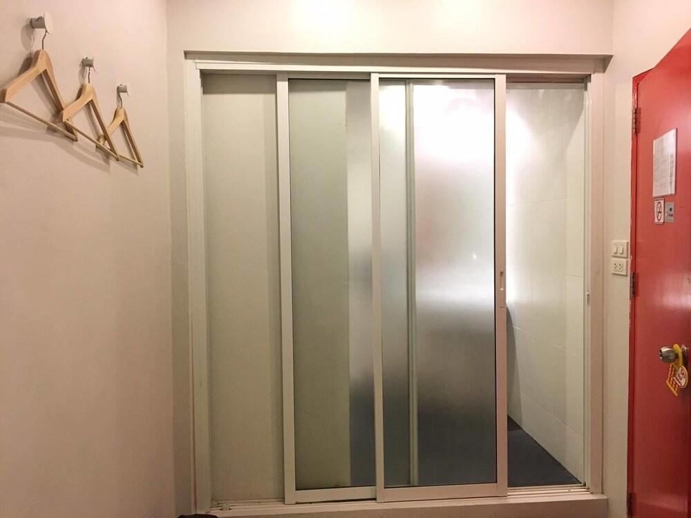 Jellybean Ezy Hostel Sathorn Bangkok Exterior foto