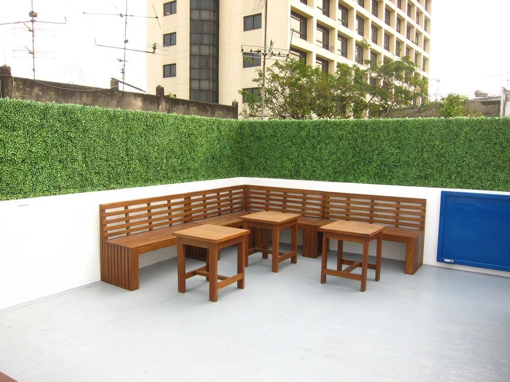 Jellybean Ezy Hostel Sathorn Bangkok Exterior foto